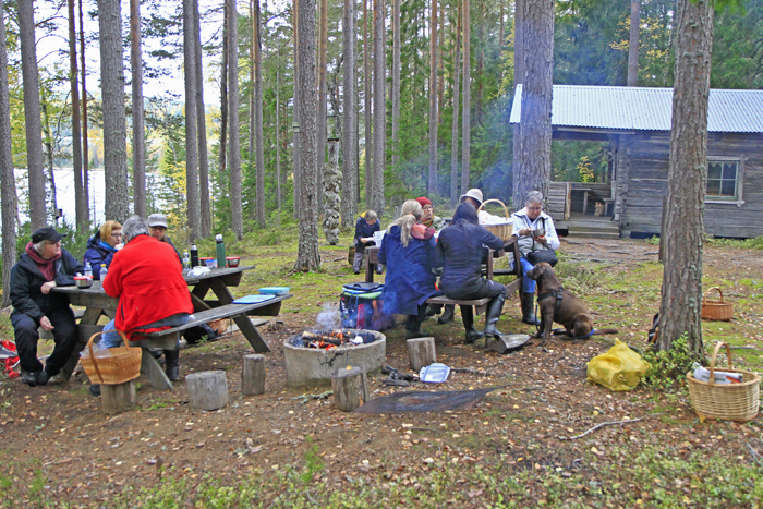 Fika vid Åtjärnsstugan